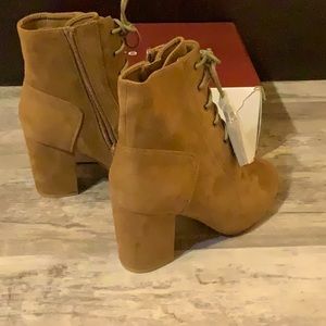 Nature Breeze , size 9, camel suede